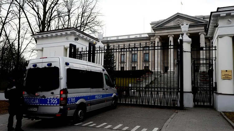 Ba Lan tịch thu ngân quỹ đại sứ quán Nga, Moscow phản đối