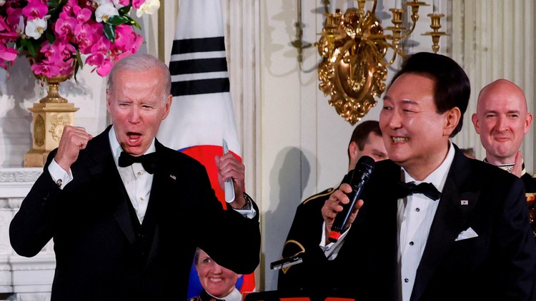 'American Pie': bất ngờ Tổng thống Hàn Quốc trổ tài ca hát trước Tổng thống Mỹ