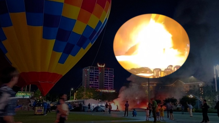 Khiếp đảm cảnh cháy nổ khinh khí cầu khổng lồ ở Tuyên Quang