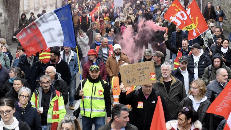 Vì sao châu Âu rúng động vì biểu tình, đình công?