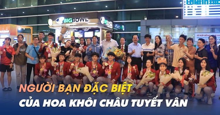 Đội tuyển taekwondo bất ngờ với thành viên đặc biệt đến đón Châu Tuyết Vân