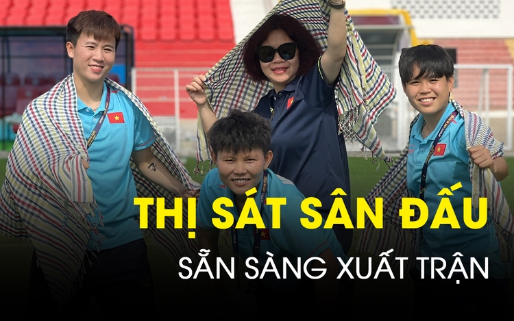 Đội tuyển nữ Việt Nam trùm đầu, bịt kín mặt đi 'thị sát' sân đấu SEA Games