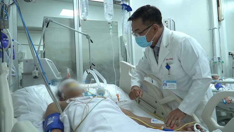 3 bệnh nhân ngộ độc botulinum đã bị liệt hoàn toàn, phải thở máy