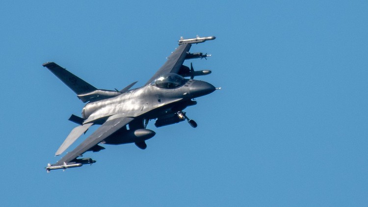 Cựu phi công Mỹ nghĩ gì về triển vọng của F-16 trên bầu trời Ukraine?