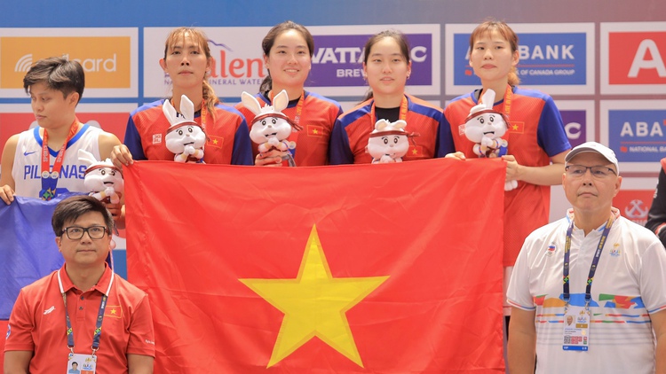 Chị em song sinh Việt kiều giành HCV SEA Games 32: ‘Thật tuyệt khi được chơi cho đất nước mình’