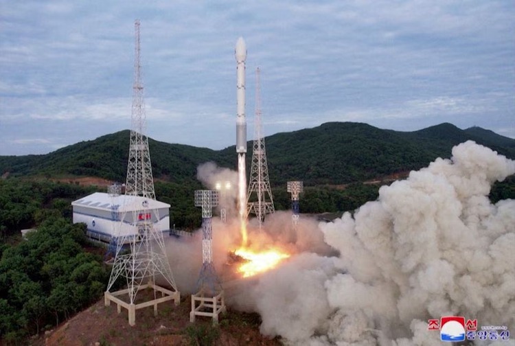 Triều Tiên phóng vệ tinh do thám thất bại, em gái nhà lãnh đạo Kim Jong-un nói gì?