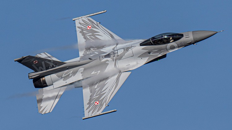 Ba Lan sẽ không cung cấp F-16 cho Ukraine