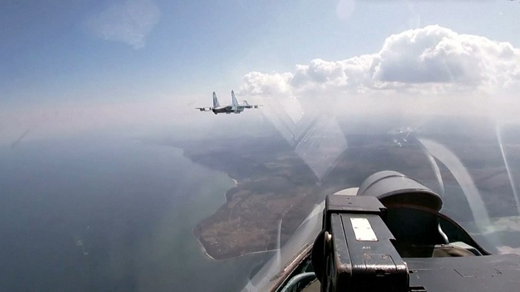 Chiến đấu cơ Su-27 hạm đội Nga diễn tập bắn tên lửa trên biển Baltic
