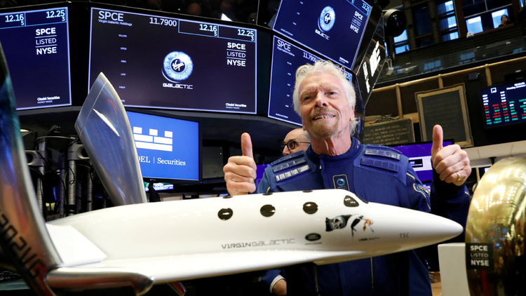 Virgin Galactic đưa 4 hành khách lên không gian