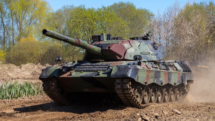 Vì sao Thụy Sĩ chặn tái xuất khẩu 96 xe tăng Leopard sang Ukraine?