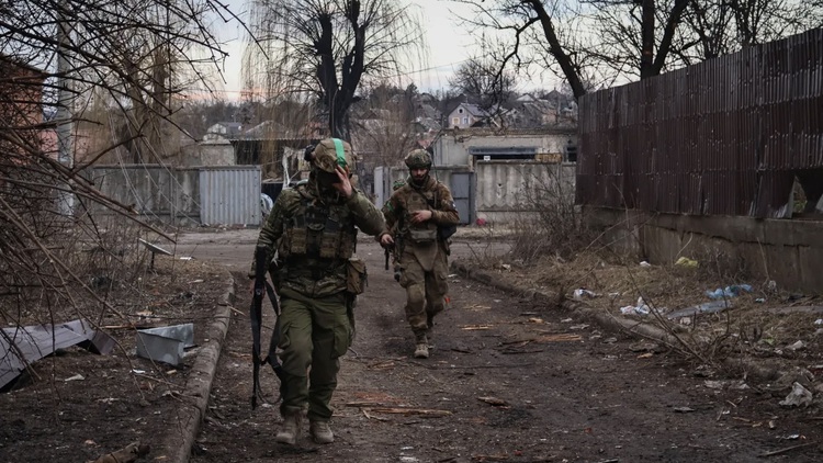 Ukraine nói giao tranh tiếp diễn quanh Bakhmut, quân Nga tiếp tục thay thế Wagner