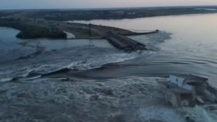 Vỡ đập thủy điện quan trọng tại Kherson, Ukraine - Nga đổ lỗi cho nhau