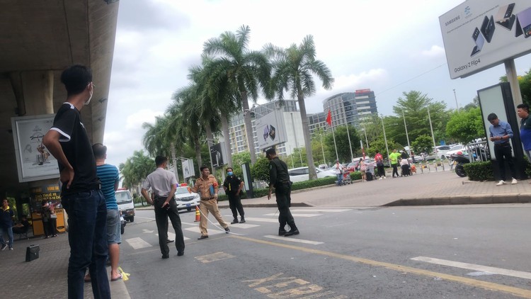 Nữ hành khách bị ô tô tông ở ga quốc tế sân bay Tân Sơn Nhất
