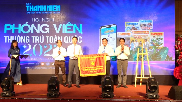 Báo Thanh Niên nhận Cờ thi đua của Chính phủ