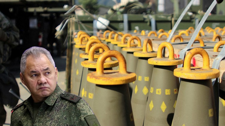 Bộ trưởng quốc phòng Nga cảnh báo gì khi Mỹ viện trợ đạn chùm cho Ukraine?