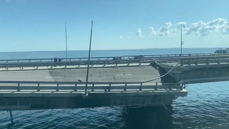 Tình huống khẩn trên cầu Crimea, nghi lại bị tấn công