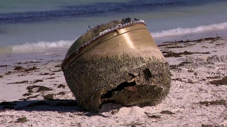 Phát hiện vật thể bí ẩn dạt vào bờ biển Úc