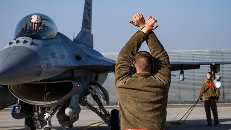 Mỹ không vội chuyển giao F-16 cho Ukraine, vì sao?