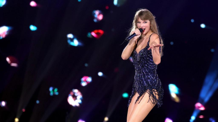Taylor Swift kiếm 13 triệu USD/đêm trong chuyến lưu diễn