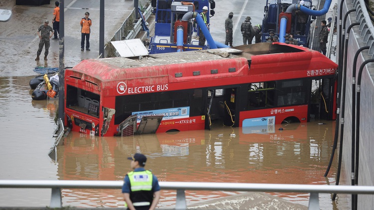 Nhiều người chết do mưa lớn, Hàn Quốc chưa sẵn sàng ứng phó thời tiết cực đoan?