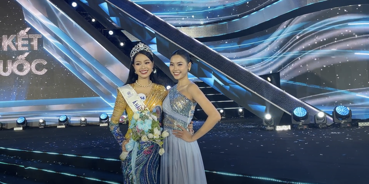 Chị gái Á hậu Miss World Vietnam: Bố mẹ luôn ủng hộ chúng tôi thi sắc đẹp