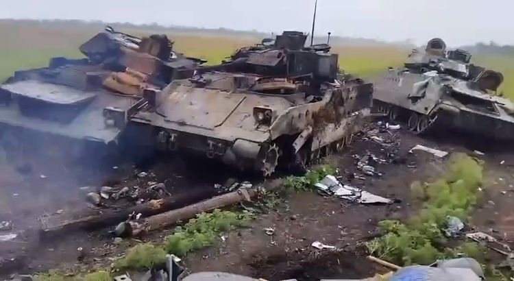 Ukraine thêm giáp cho xe bọc thép Bradley sau nhiều tổn thất