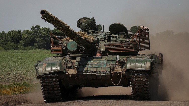 Nghịch lý xung đột: Xe tăng Ukraine chạy bằng dầu Nga?