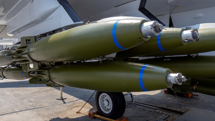 Mỹ xem xét khả năng gửi bom chùm tới Ukraine