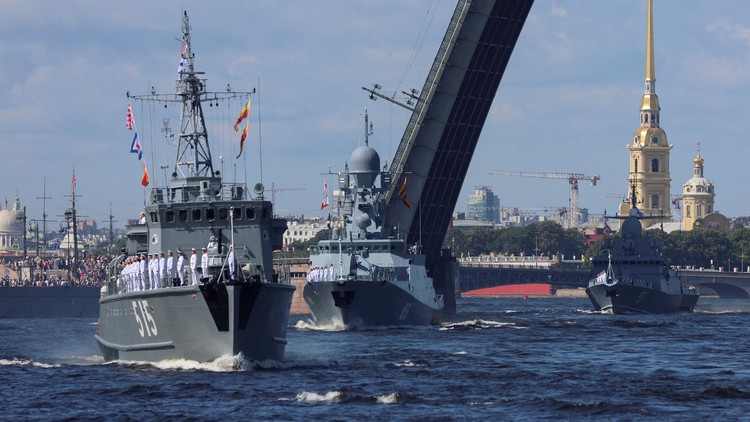 Nga khoe sức mạnh hải quân, ông Putin nói có thêm 30 tàu trong năm nay