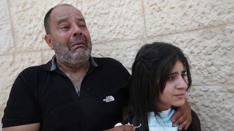 Israel tấn công Bờ Tây: 11 người chết và nỗi đau của một người cha