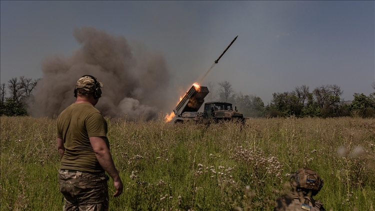 Phương Tây bình luận gì về cuộc đấu pháo binh trong xung đột Ukraine?
