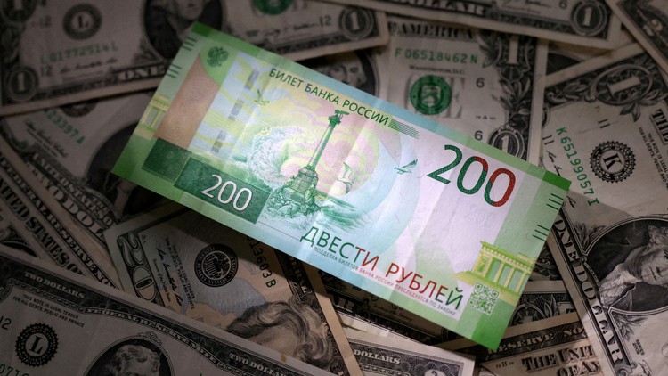 Đồng rúp Nga rớt giá mạnh, đạt điểm thấp nhất trong gần 17 tháng