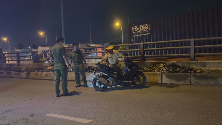 Tá hỏa phát hiện thầy giáo tử vong bên đường sau tiếng động mạnh