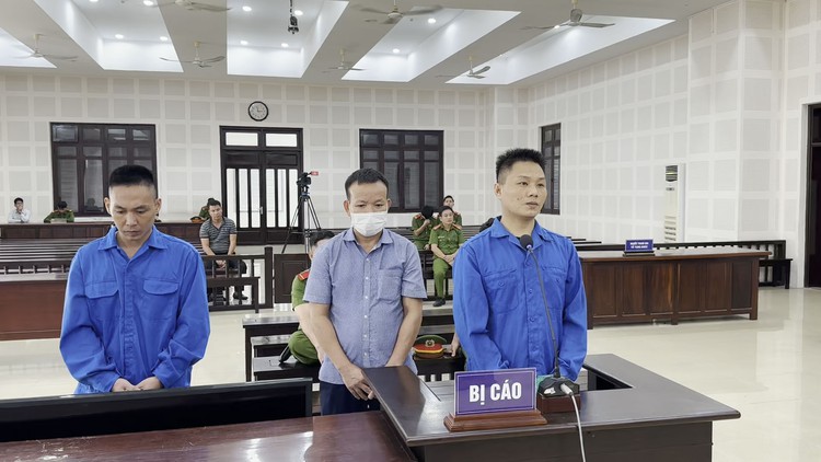 Nhóm tài xế giúp người Trung Quốc nhập cảnh trái phép trong dịch đợt Covid-19 lãnh án