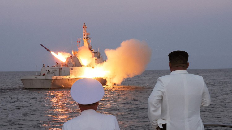 Nhà lãnh đạo Kim Jong-un: Hải quân Triều Tiên sẽ trang bị vũ khí hạt nhân