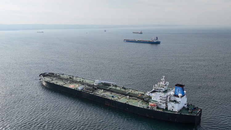 Tàu dầu Nga bị xuồng không người lái tấn công gần cầu Crimea