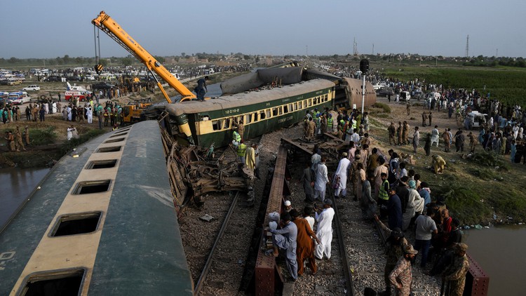 Ít nhất 30 người thiệt mạng khi xe lửa trật bánh ở Pakistan