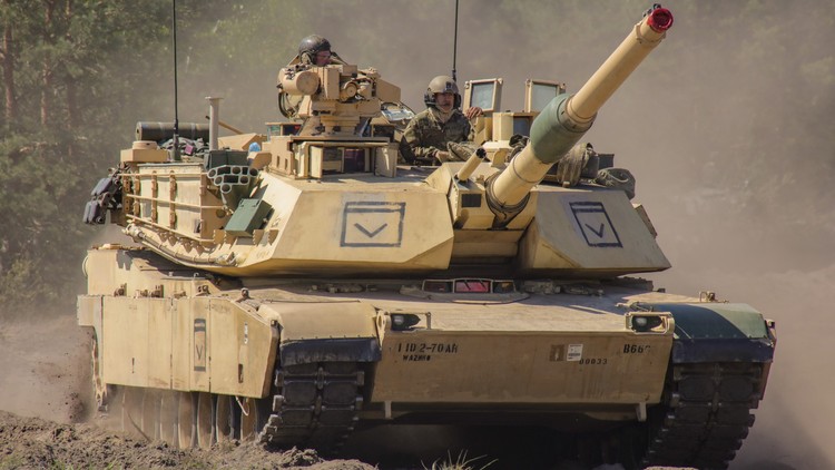 Binh sĩ Ukraine học lái xe tăng Abrams hoàn tất khóa huấn luyện