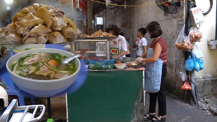 Quán phở nức tiếng khu chợ nhà giàu Hà Nội, mở bán 3 tiếng đã hết hàng