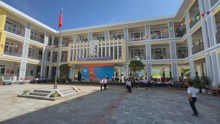 Trường học xây mới 25 tỉ đồng: Hạnh phúc khi 100% học sinh đến trường