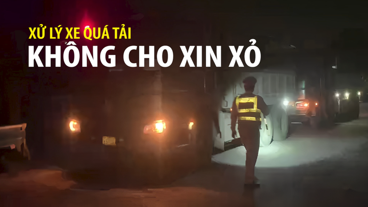 CSGT Hà Nội xuyên đêm xử lý xe quá tải, không cho xin xỏ