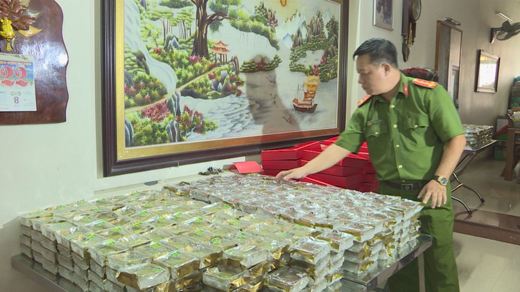 Tạm giữ gần 1.400 sản phẩm bánh trung thu không rõ nguồn gốc tại Đà Nẵng