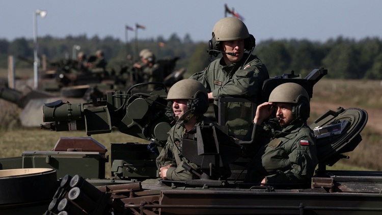 Ba Lan ngừng viện trợ vũ khí cho Ukraine giữa căng thẳng ngũ cốc