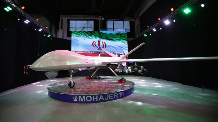 Máy bay không người lái 'tầm xa nhất thế giới' duyệt binh ở Iran