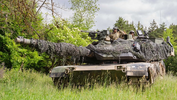 Trùm tình báo Ukraine: Xe tăng Abrams chưa phù hợp, phản công vẫn dựa vào sức người