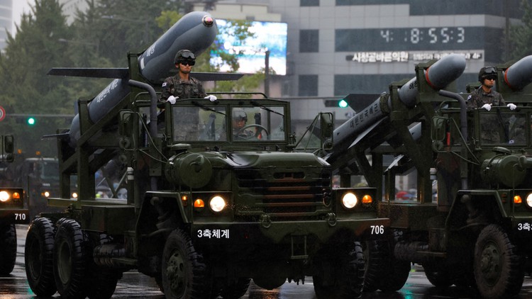 Hàn Quốc duyệt binh 'dương oai' sau 10 năm gián đoạn