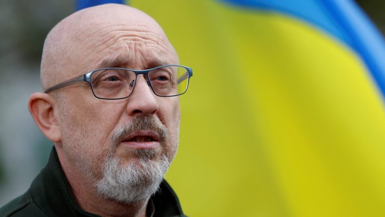 Tổng thống Ukraine sa thải bộ trưởng quốc phòng vướng cáo buộc tham nhũng