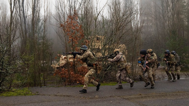 Ép sĩ quan Ukraine học chiến thuật tiêu chuẩn phương Tây là vô ích?