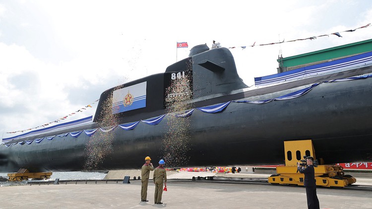 Triều Tiên ra mắt tàu ngầm 'tấn công hạt nhân chiến thuật' đầu tiên