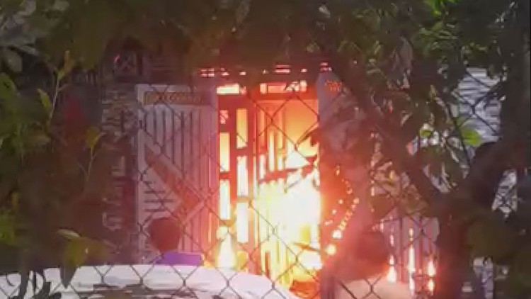 Kinh hoàng vụ cháy nhà chết người lúc rạng sáng ở TP.HCM